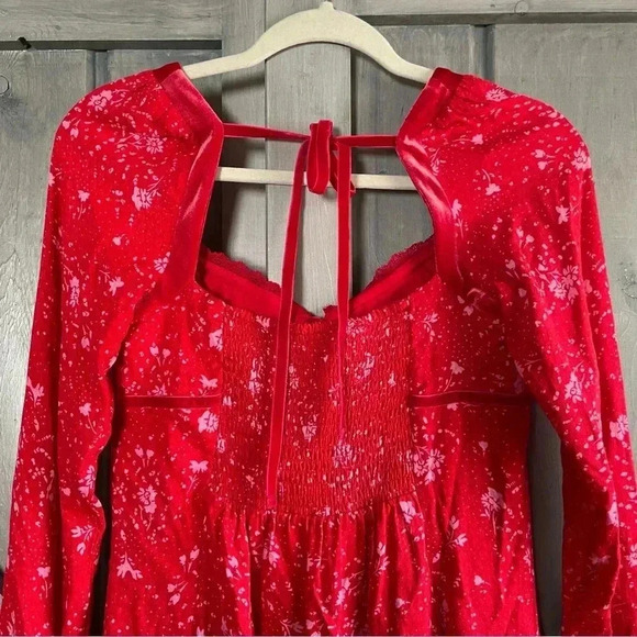 Free People Red Floral Tess Mini Dress peasant velvet Size Small‎ $128 Valentine - Picture 10 of 11